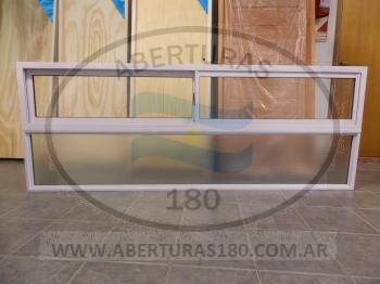 Bou windows con dos alas laterales.