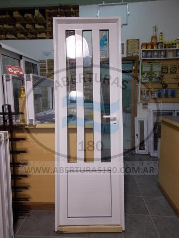Bou windows con dos alas laterales.