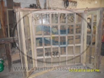 Bou windows fijo con un ala lateral.
