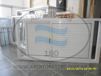 Bou windows fijo con un ala lateral.