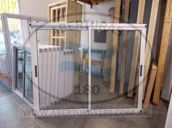 Ventanas aluminio con gua y rejas.