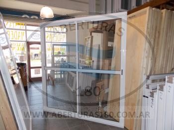 Ventanas aluminio con gua y rejas.