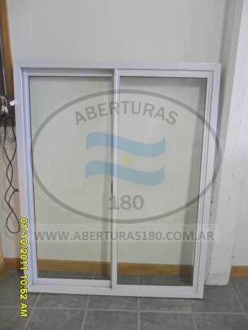 Ventana de aluminio de 0.80 x 0.90.
