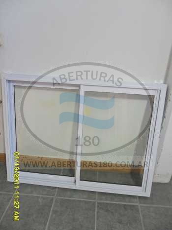 Ventana de aluminio de 0.80 x 0.90.