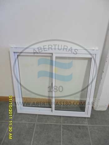 Ventana de aluminio de 0.80 x 0.90.