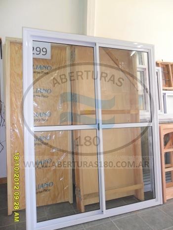 Ventana de aluminio de 0.80 x 0.90.
