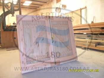 Ventana tipo lucanar 1.80 x 0.40 corrediza con barrotes.