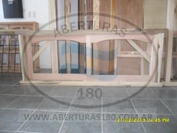 Ventana V. R con postign celosias zoita.